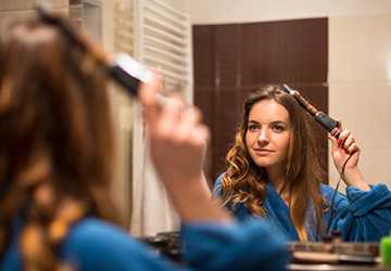 Flat Iron Versatility Techniques for Effortlessly Curling Hair